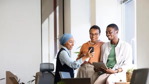 Business colleagues working in an office — how to automate customer questions with AI