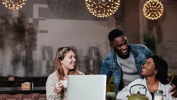Business colleagues working in a cafe — how to build a customer loyalty programme