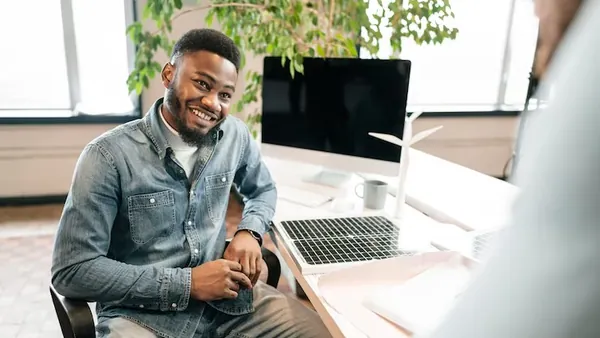 Business colleagues working in an office — an article about app project brief