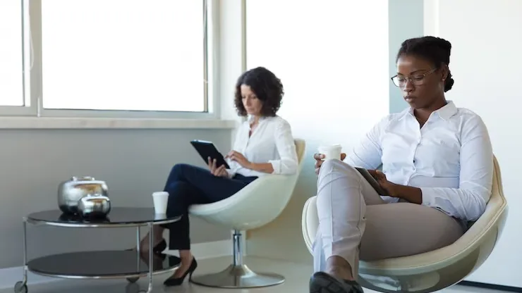 A businesswoman working in an office — an article about mobile app development in Lagos